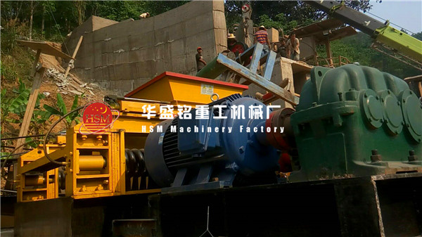 液壓對輥破碎機(jī)