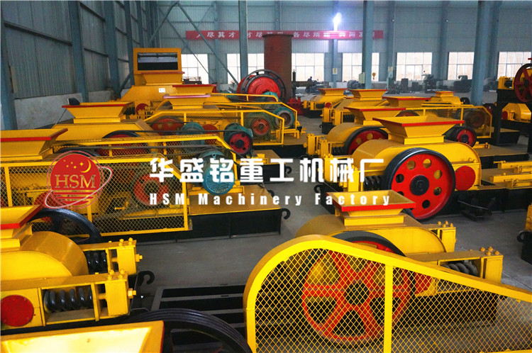 對(duì)輥破碎機(jī)現(xiàn)場(chǎng)圖